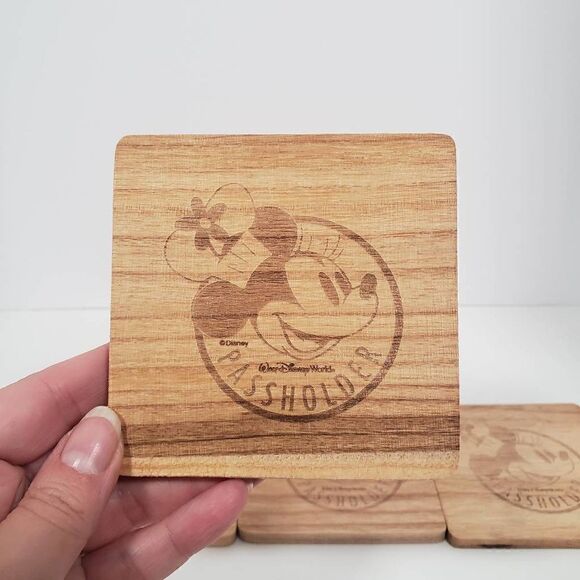 Disney Parks Pass‎ holder Chef Minnie Mouse Wood Coaster Set Drinks - Picture 6 of 10